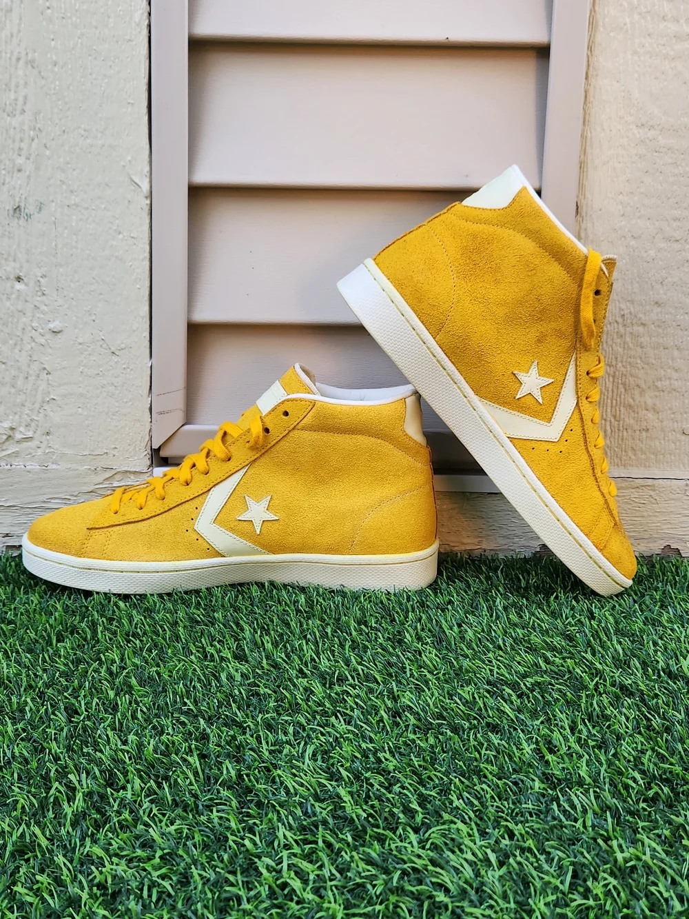 Converse Pro Leather Mid Yellow…One Star Mid Top Suede Leather SIZE 10.5